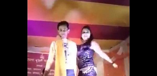  Sexy Hot Desi Teen Dancing On Stage in Public on Sex Song